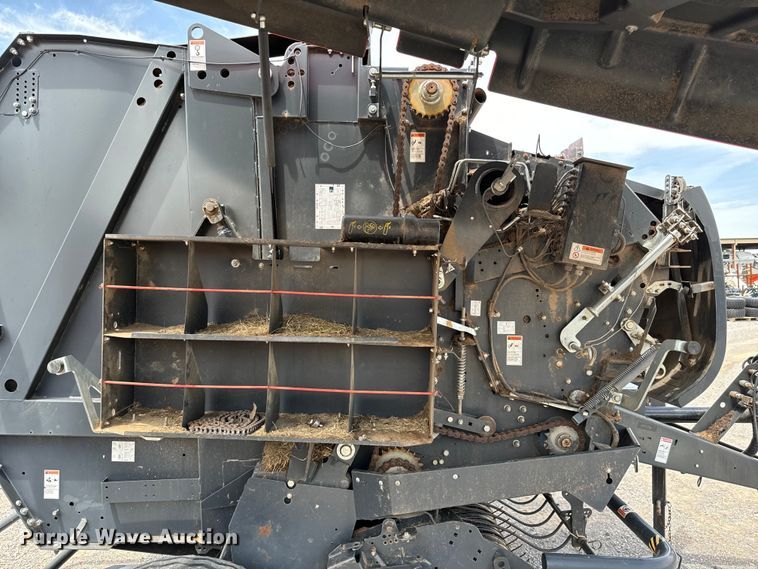 image for item NQ9557 2015 Kubota  BV4180 round baler