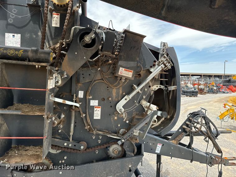 image for item NQ9557 2015 Kubota  BV4180 round baler