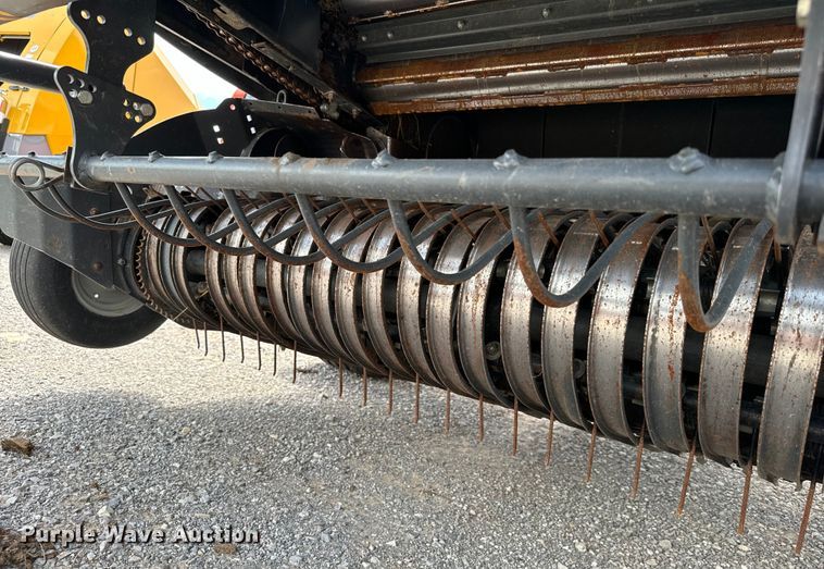 image for item NQ9557 2015 Kubota  BV4180 round baler