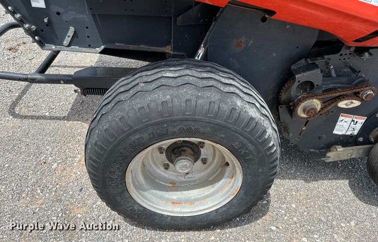 image for item NQ9557 2015 Kubota  BV4180 round baler