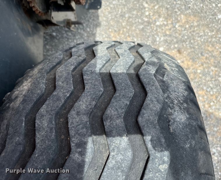 image for item NQ9557 2015 Kubota  BV4180 round baler