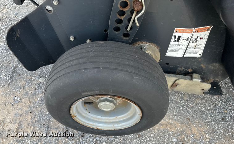 image for item NQ9557 2015 Kubota  BV4180 round baler