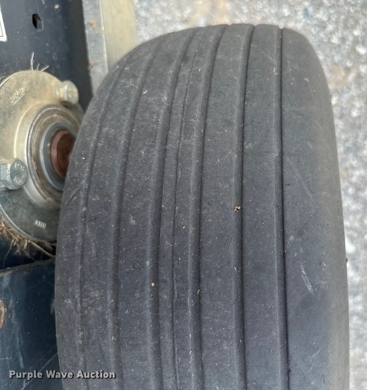 image for item NQ9557 2015 Kubota  BV4180 round baler