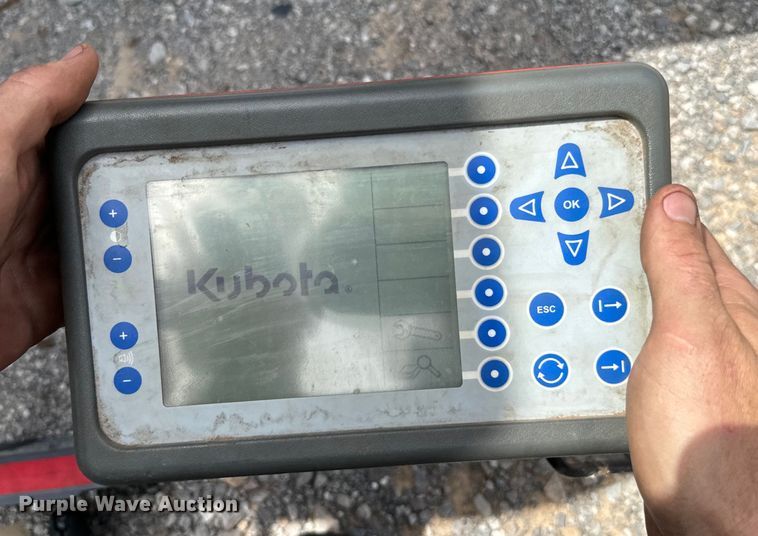 image for item NQ9557 2015 Kubota  BV4180 round baler