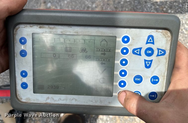 image for item NQ9557 2015 Kubota  BV4180 round baler