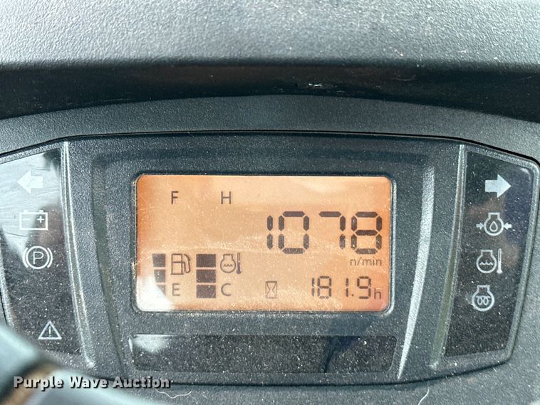 image for item NR9767 2020 Kubota  LX2610HSD MFWD tractor