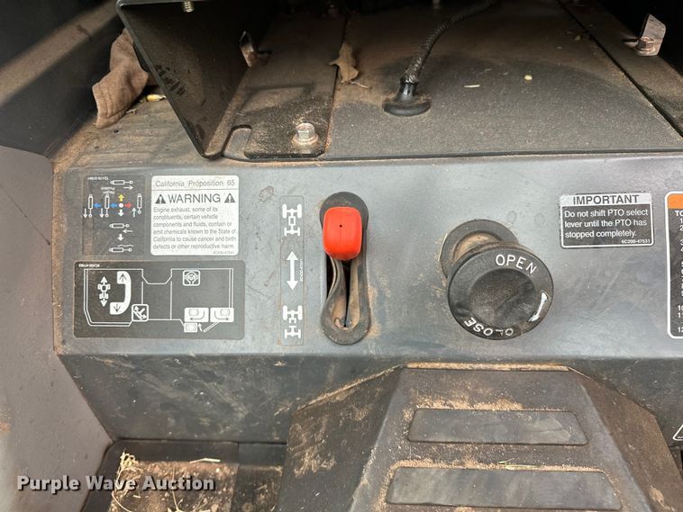 image for item NR9767 2020 Kubota  LX2610HSD MFWD tractor