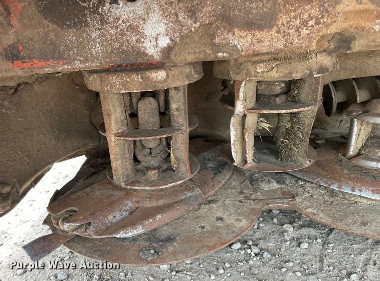 image for item NR9772 2009 Massey Ferguson  9635 swather / windrower