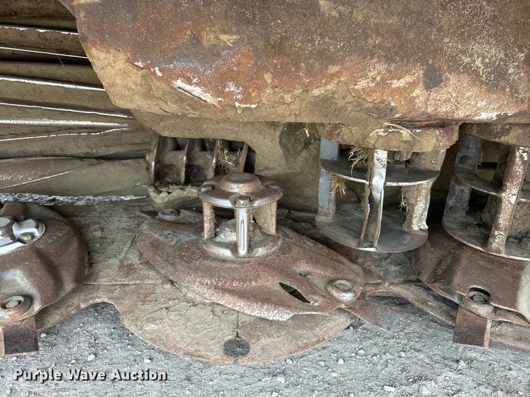 image for item NR9772 2009 Massey Ferguson  9635 swather / windrower