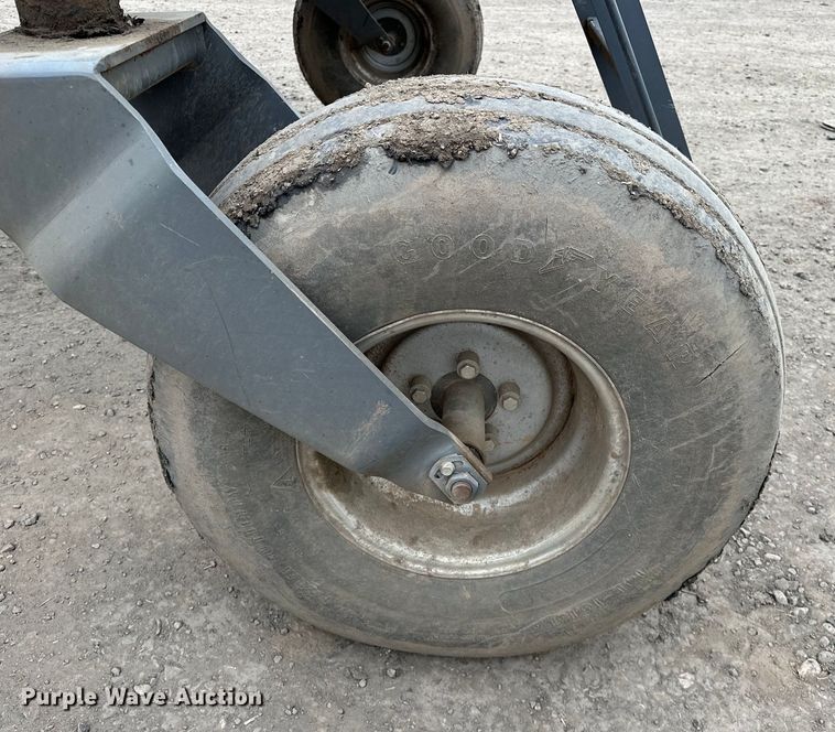 image for item NR9772 2009 Massey Ferguson  9635 swather / windrower