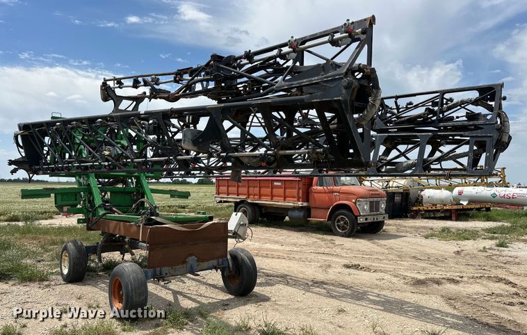 image for item NR9798 John Deere 4940 sprayer boom assembly