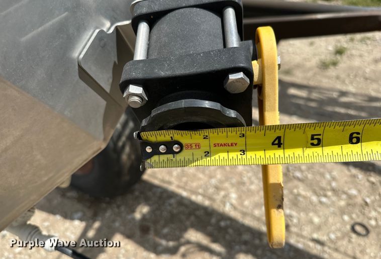 image for item NR9798 John Deere 4940 sprayer boom assembly