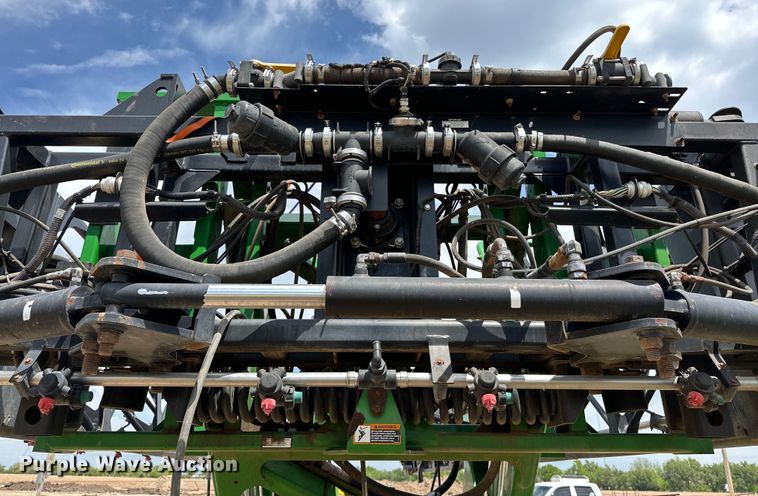 image for item NR9798 John Deere 4940 sprayer boom assembly