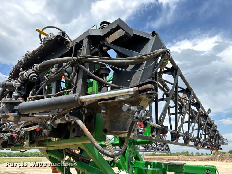 image for item NR9798 John Deere 4940 sprayer boom assembly