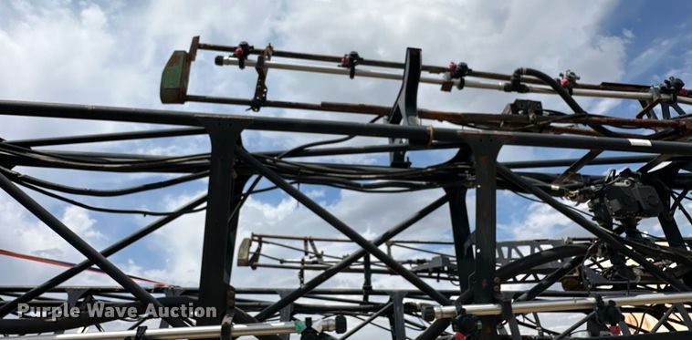 image for item NR9798 John Deere 4940 sprayer boom assembly