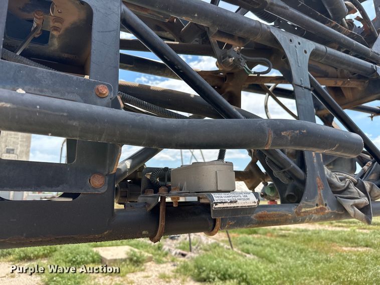 image for item NR9798 John Deere 4940 sprayer boom assembly