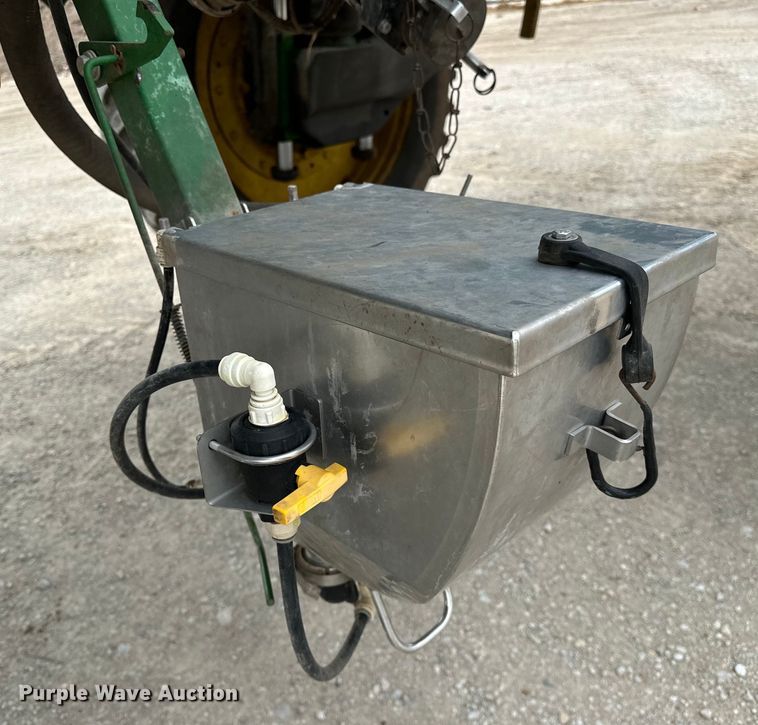 image for item NR9801 2013 John Deere 4940 sprayer