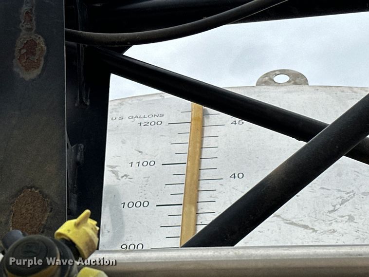 image for item NR9801 2013 John Deere 4940 sprayer