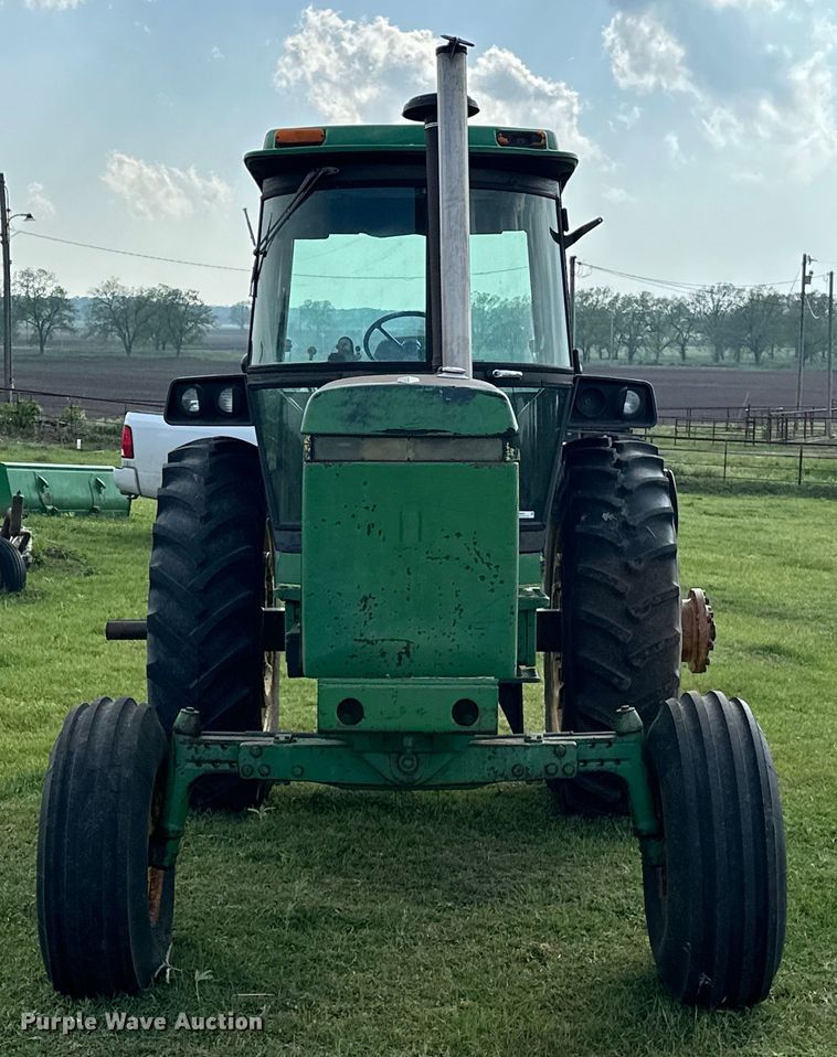 image for item NR9820 1983 John Deere 4450 tractor