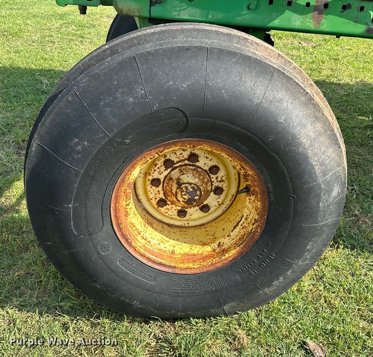 image for item NR9820 1983 John Deere 4450 tractor