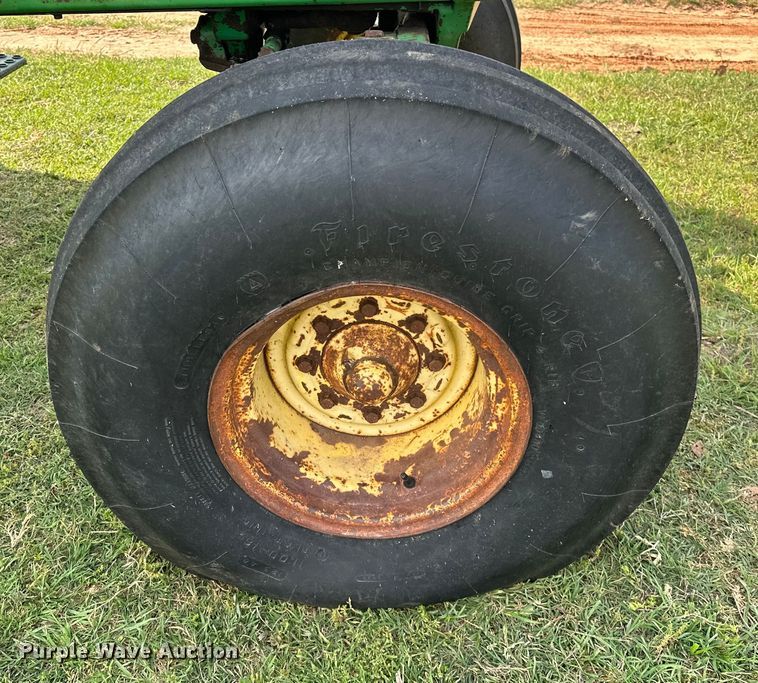 image for item NR9820 1983 John Deere 4450 tractor