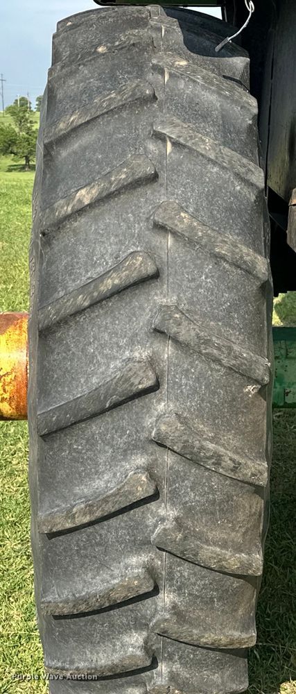 image for item NR9820 1983 John Deere 4450 tractor