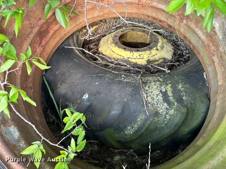 image for item NR9820 1983 John Deere 4450 tractor