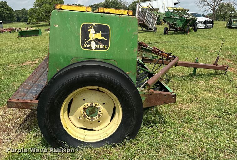 image for item NR9821 John Deere  8300 grain drill