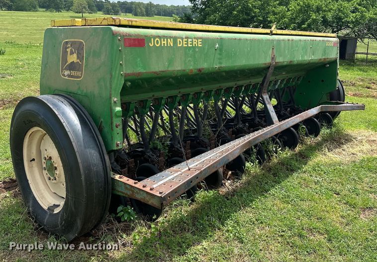 image for item NR9821 John Deere  8300 grain drill