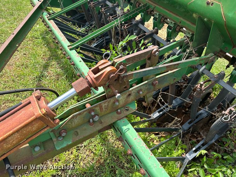 image for item NR9821 John Deere  8300 grain drill