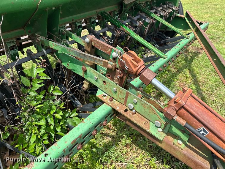 image for item NR9821 John Deere  8300 grain drill