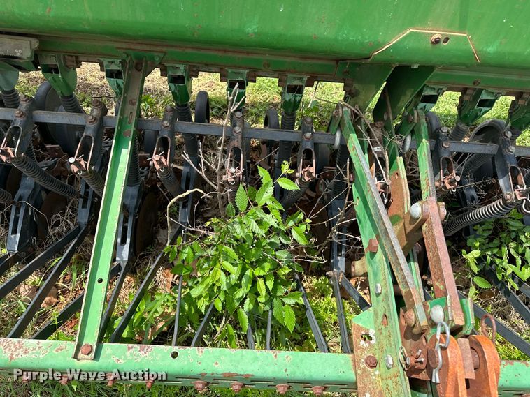 image for item NR9821 John Deere  8300 grain drill