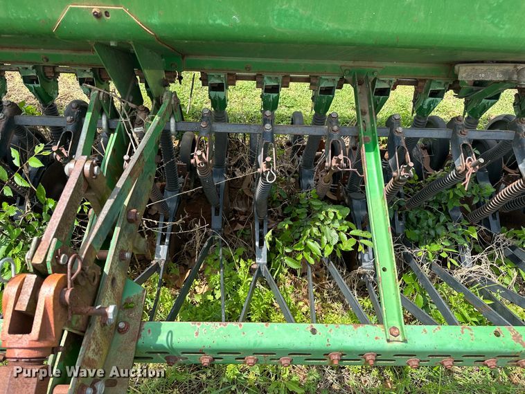 image for item NR9821 John Deere  8300 grain drill