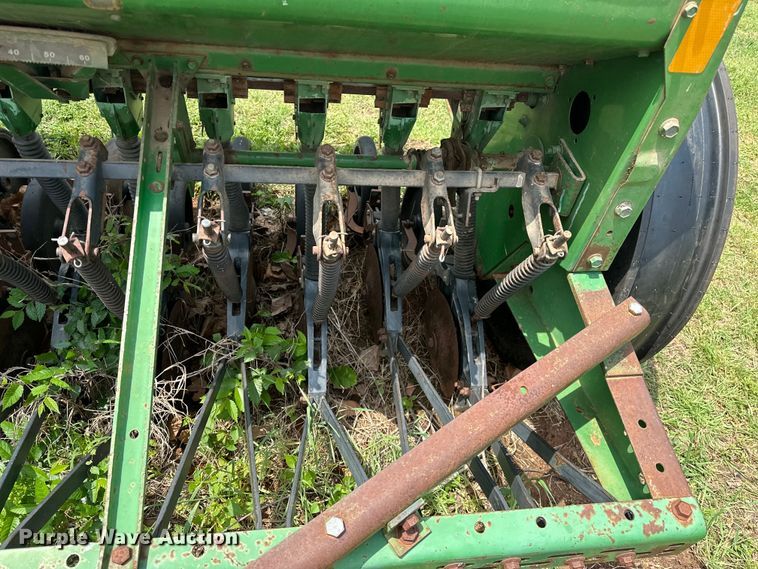 image for item NR9821 John Deere  8300 grain drill