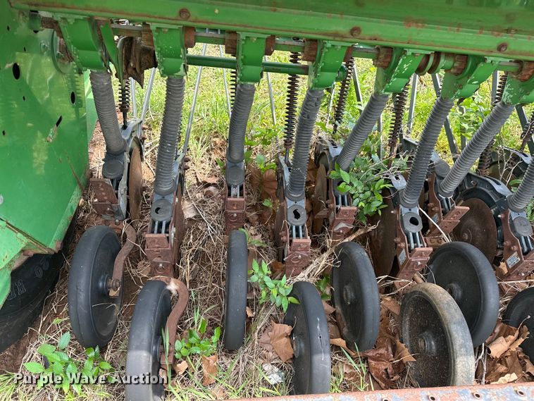 image for item NR9821 John Deere  8300 grain drill