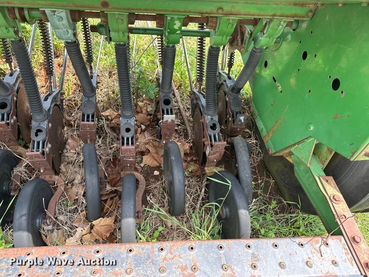 image for item NR9821 John Deere  8300 grain drill