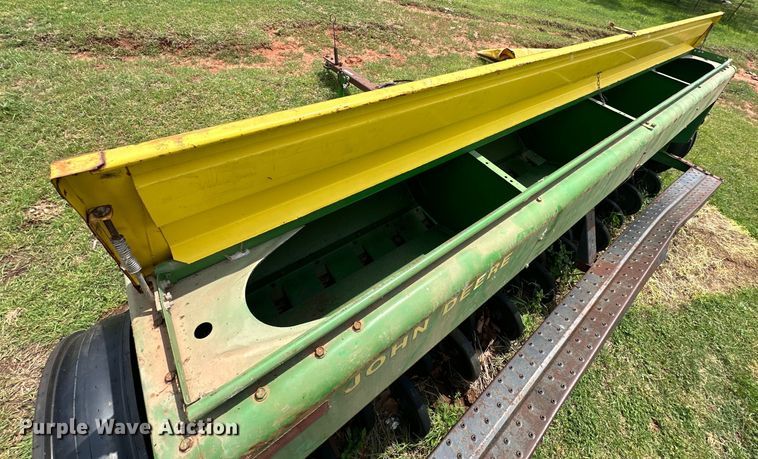 image for item NR9821 John Deere  8300 grain drill