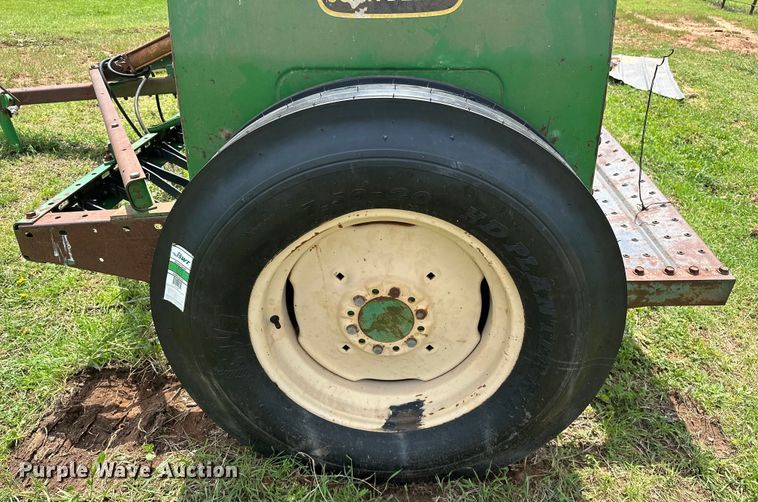 image for item NR9821 John Deere  8300 grain drill