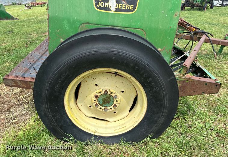 image for item NR9821 John Deere  8300 grain drill