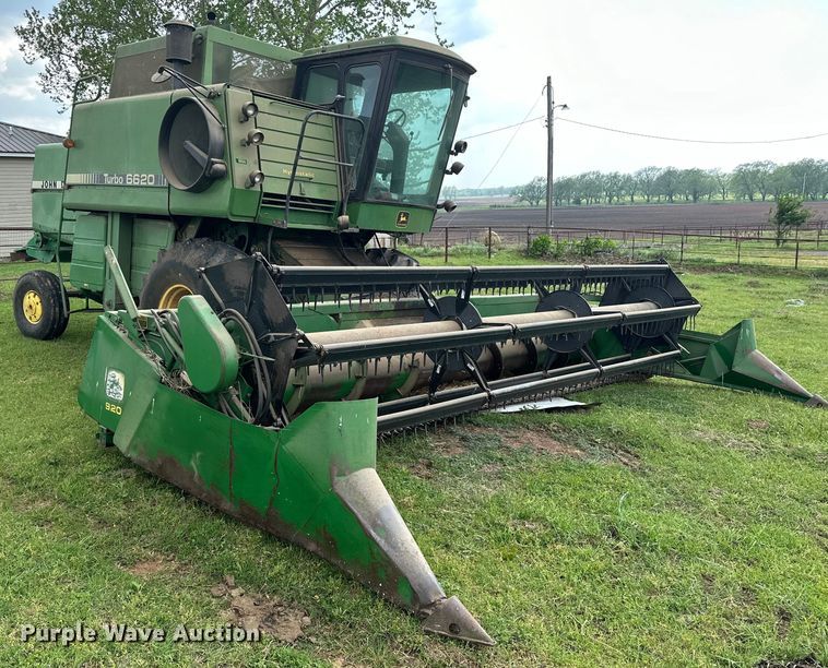 image for item NR9822 1980 John Deere  6620 Turbo combine
