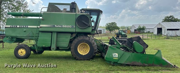 image for item NR9822 1980 John Deere  6620 Turbo combine