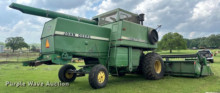 image for item NR9822 1980 John Deere  6620 Turbo combine