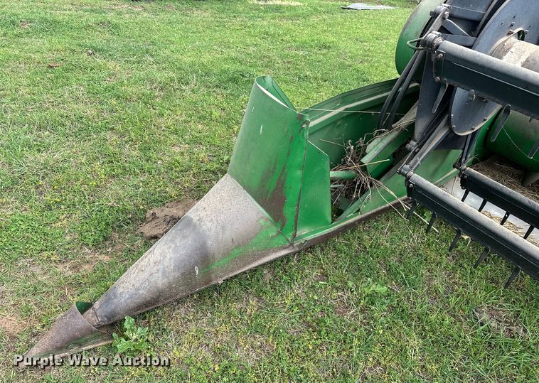 image for item NR9822 1980 John Deere  6620 Turbo combine