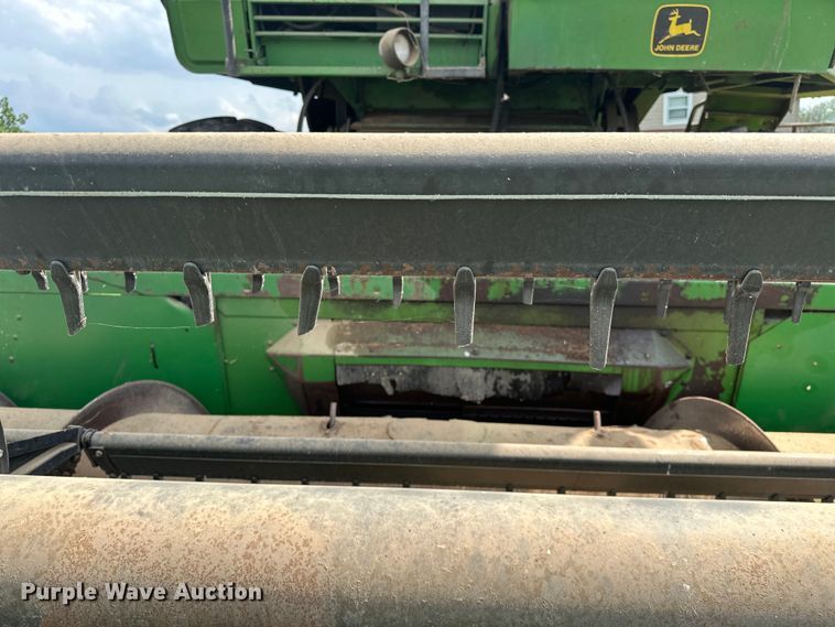 image for item NR9822 1980 John Deere  6620 Turbo combine