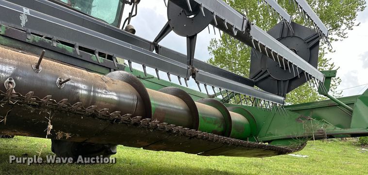 image for item NR9822 1980 John Deere  6620 Turbo combine