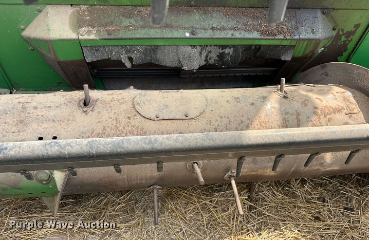 image for item NR9822 1980 John Deere  6620 Turbo combine