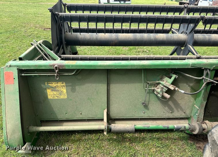 image for item NR9822 1980 John Deere  6620 Turbo combine