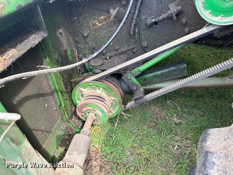 image for item NR9822 1980 John Deere  6620 Turbo combine