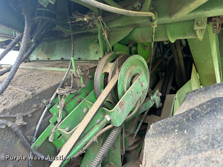 image for item NR9822 1980 John Deere  6620 Turbo combine