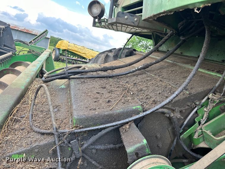 image for item NR9822 1980 John Deere  6620 Turbo combine